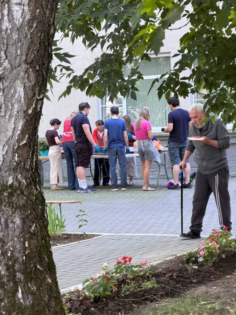 Барбекю для подопечных