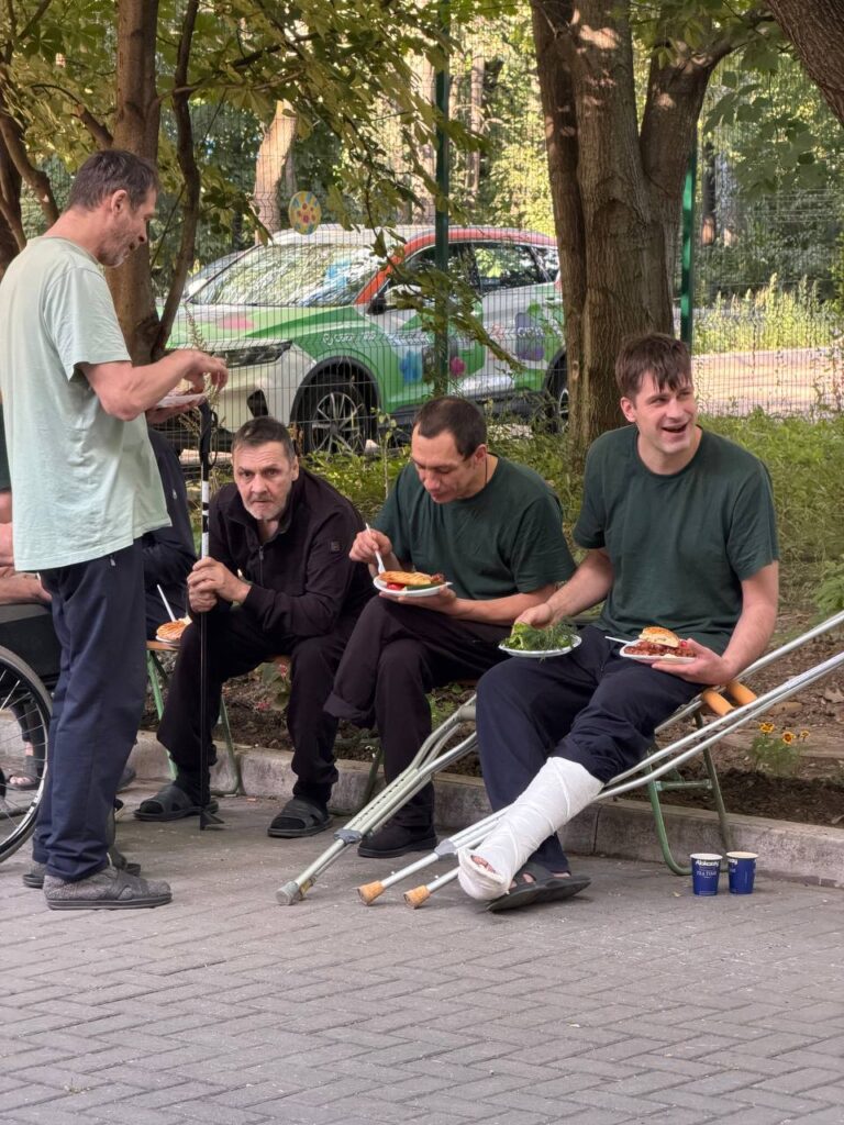 Барбекю для подопечных